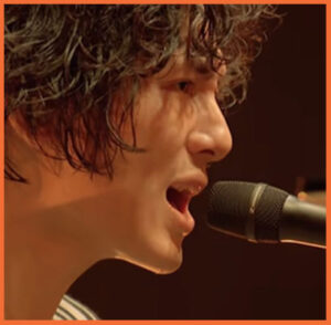 Fujii Kaze sings at Nippon Budokan